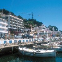 Gebouw en jachthaven